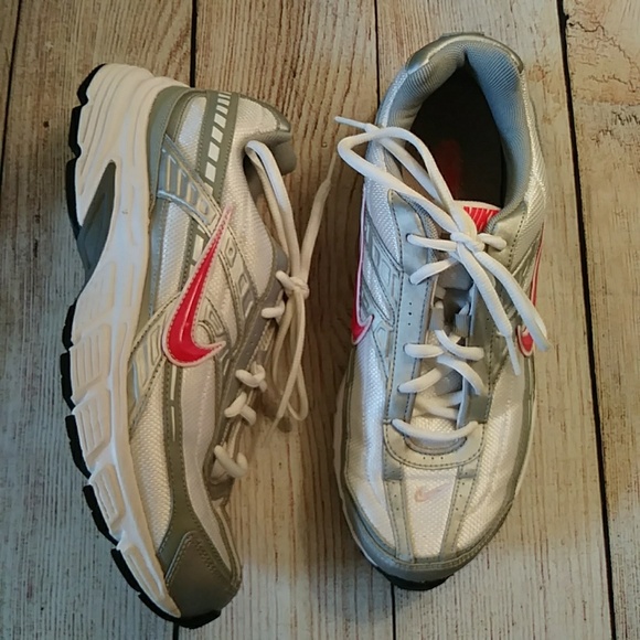womens nike shoes size 10